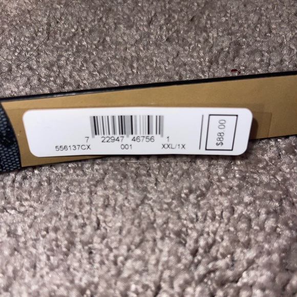 I am selling a Michael Kors fanny pack never used ,new i ordered and doesn’t fit - Picture 2 of 2